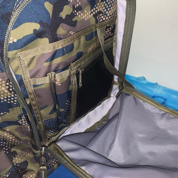 LL Bean Backpack Green Camo 4 Sections Waist Buckle Good Condition - Picture 9 of 10